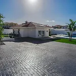 303 VILLA CASA JARDIN con piscina y gran jardín