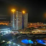 Skyline View Apartment - Free Private Parking Including & Guest Bonus