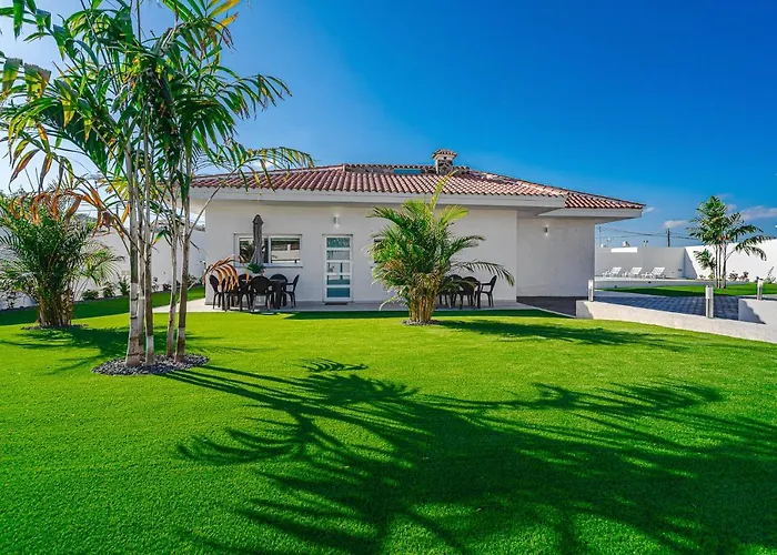 303 VILLA CASA JARDIN con piscina y gran jardín