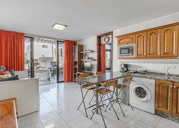 Bungalow -2 Minute From The Beach.