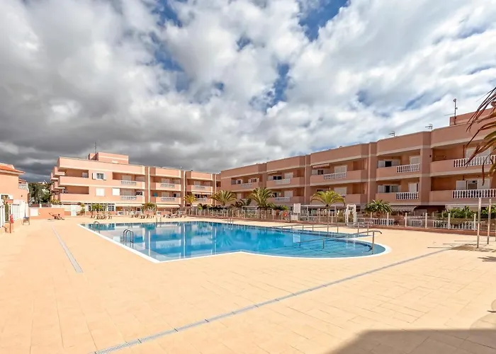 Lovely 2 Bedroom Home With Nice Pool And View, K26