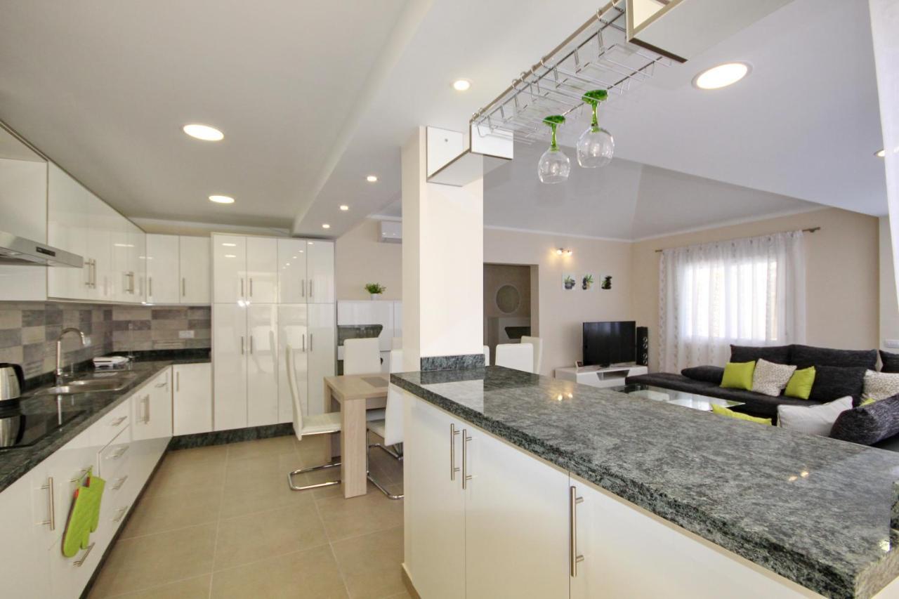 Villa Amazing 5-bedroom In Costa Adeje (Tenerife)