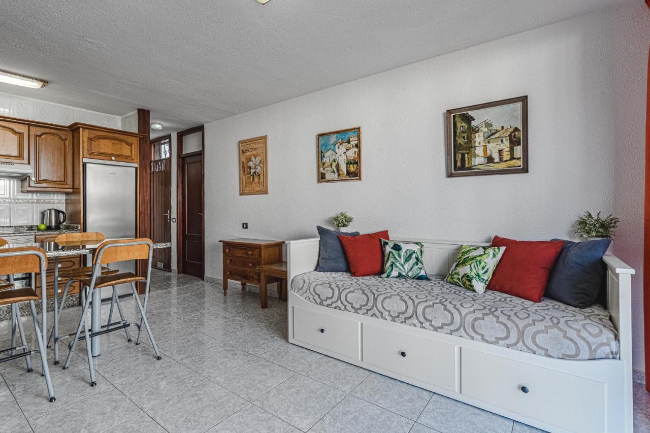 -2 Minute From The Beach. Apartment *