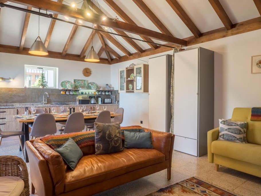 Villa Casa Vina: A Spectacular Away From It *