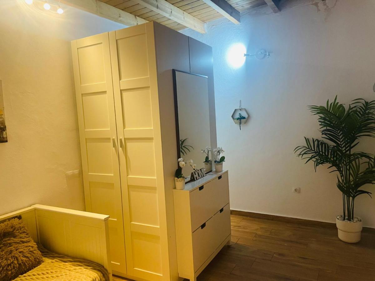 Dakota's House Apartment *