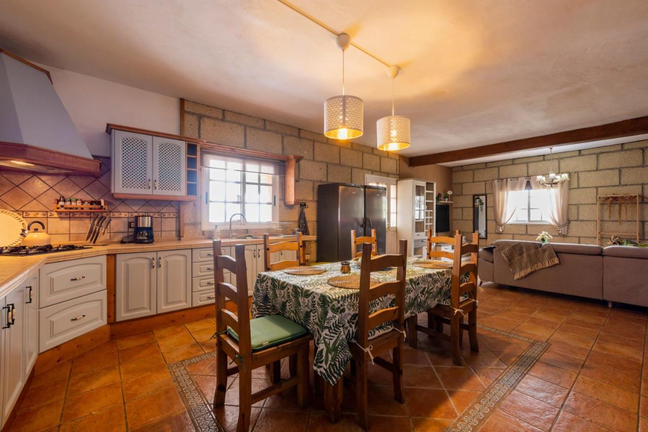 Villa Paradise Constancia With Views *