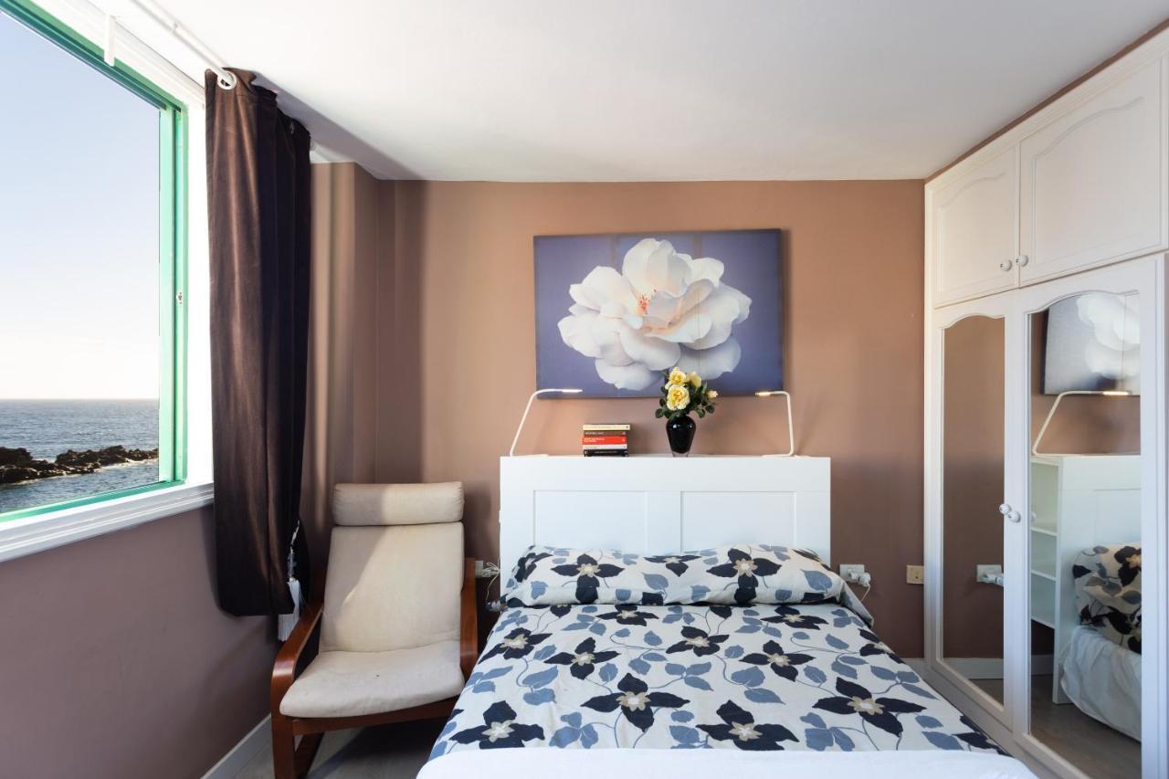 Hébergement de vacances Home2book Charming Sea Front House *