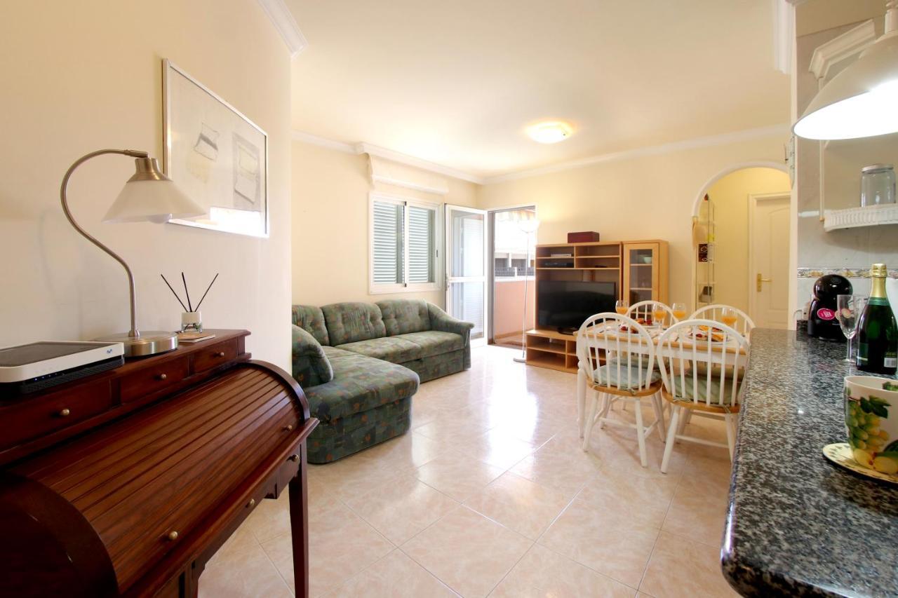 Lovely 2 Bedroom With Pool And View, K26 Holiday home
