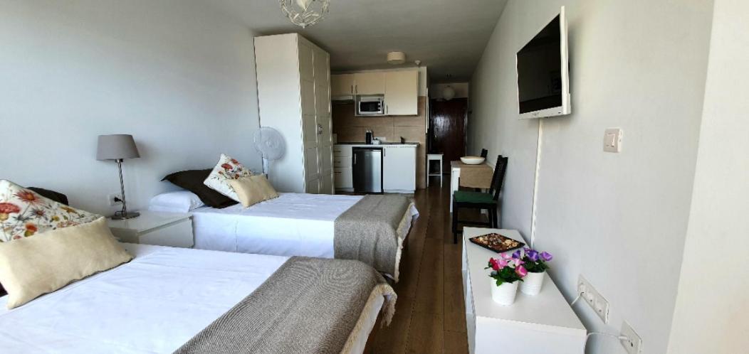 Carmen Aptos Tosca Apartment *