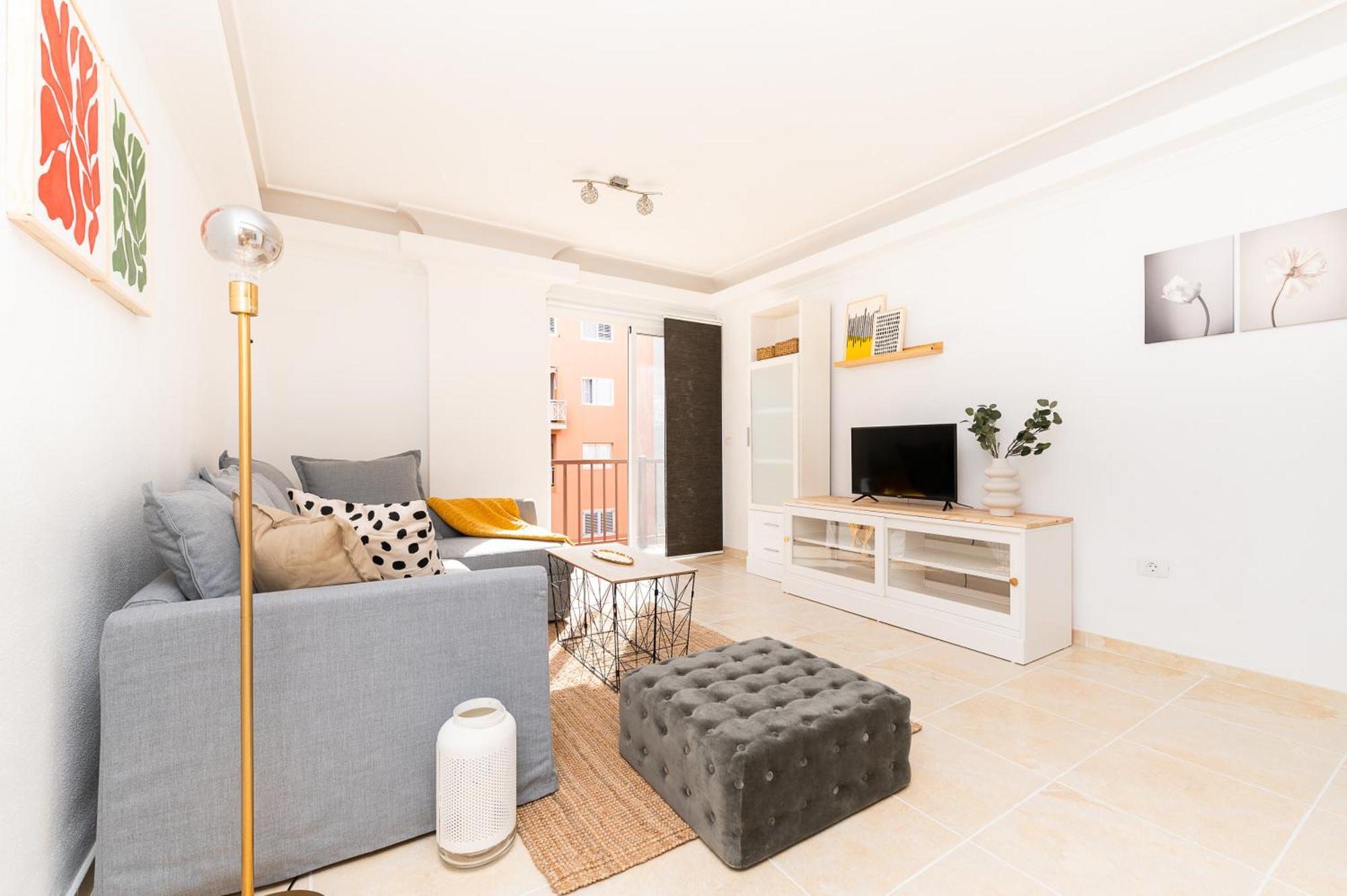 Apartamento Coqueto Con Terraza Junto A *