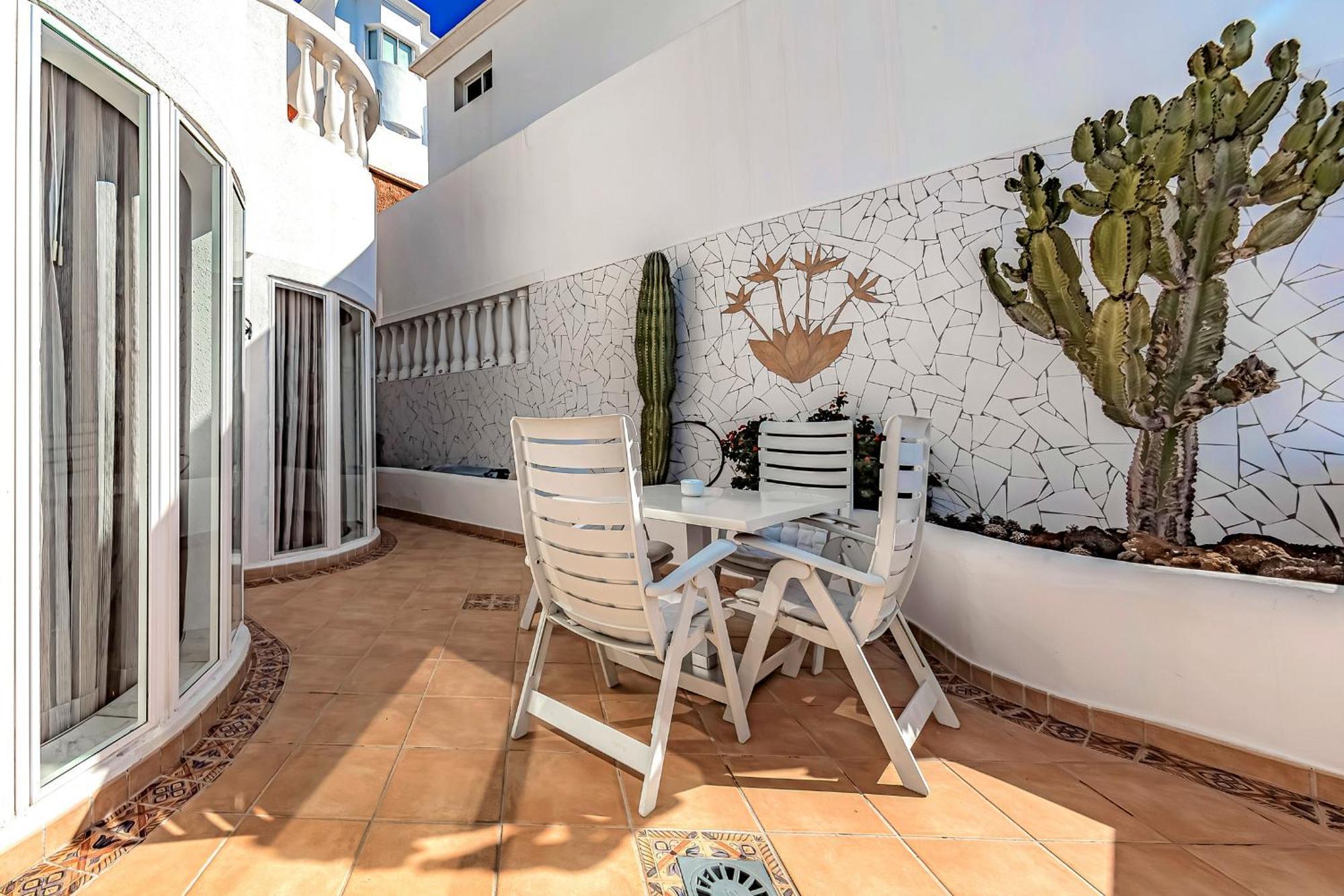 Mimosas Villa *