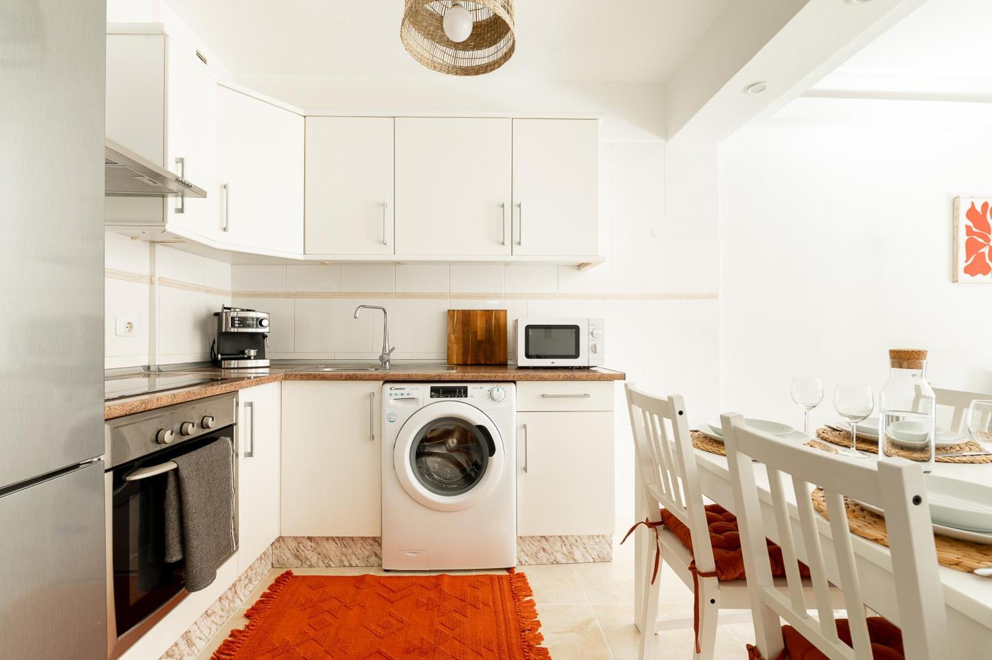 Coqueto Con Terraza Junto A Apartamento *