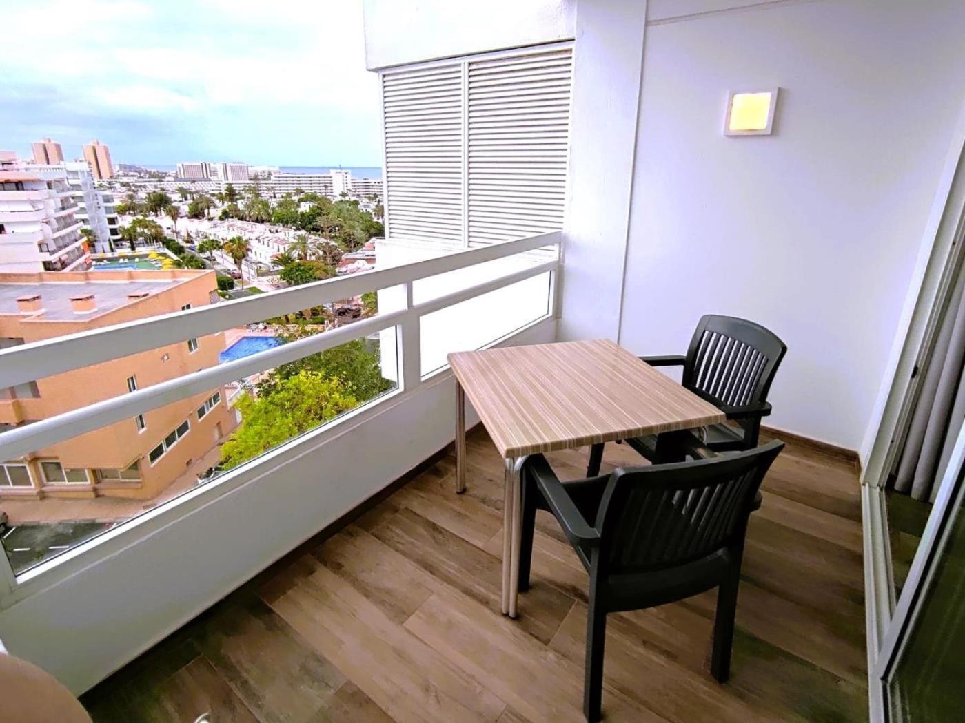 Pretty Little Penthouse, Sea Front, 2 Pool Apartamento