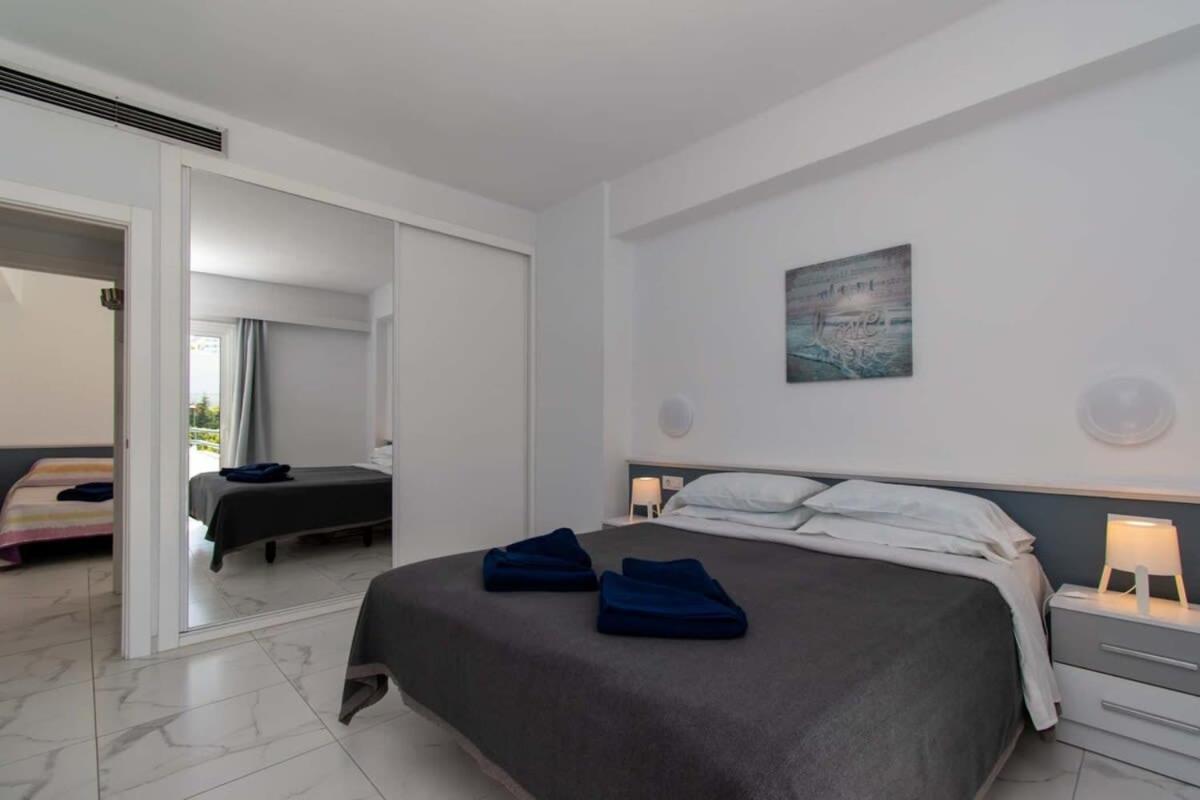 Club Atlantis 91 - Two Bed * Costa Adeje (Tenerife)