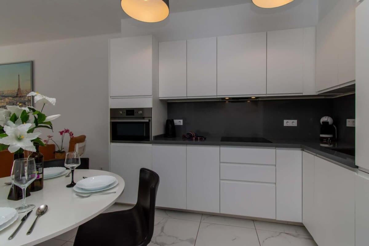 Club Atlantis 91 - Two Bed Costa Adeje (Tenerife)