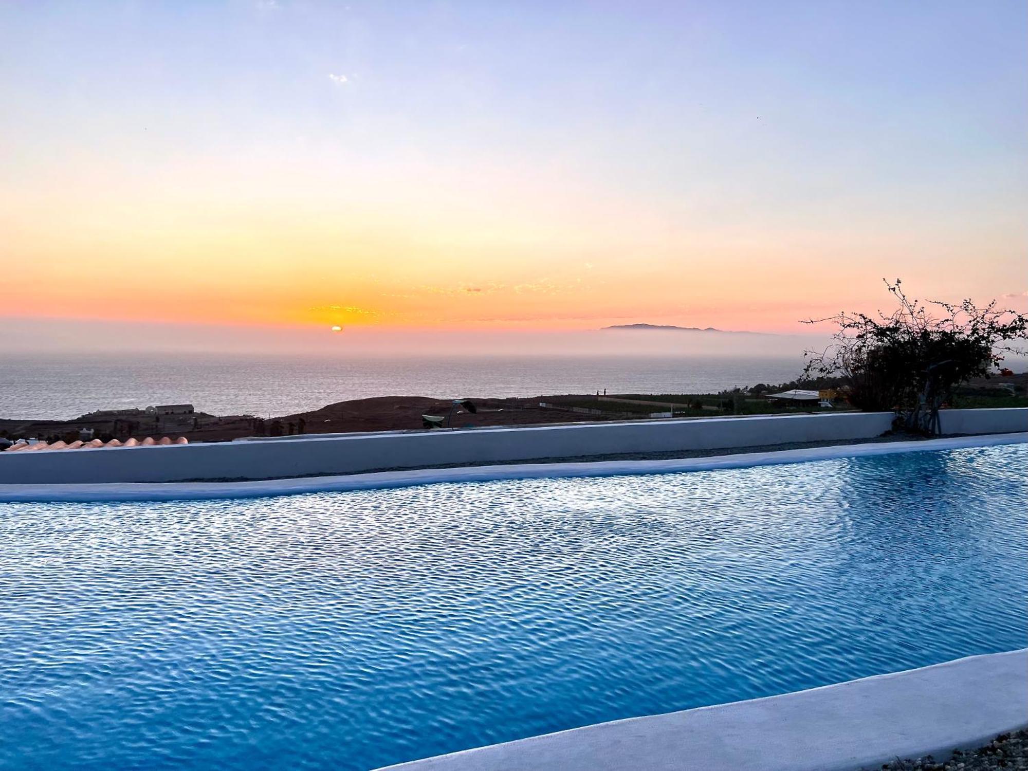Spacious, Well Appointed, In A Wonderful Raised Location And Stunning Sea Views Villa Costa Adeje (Tenerife)