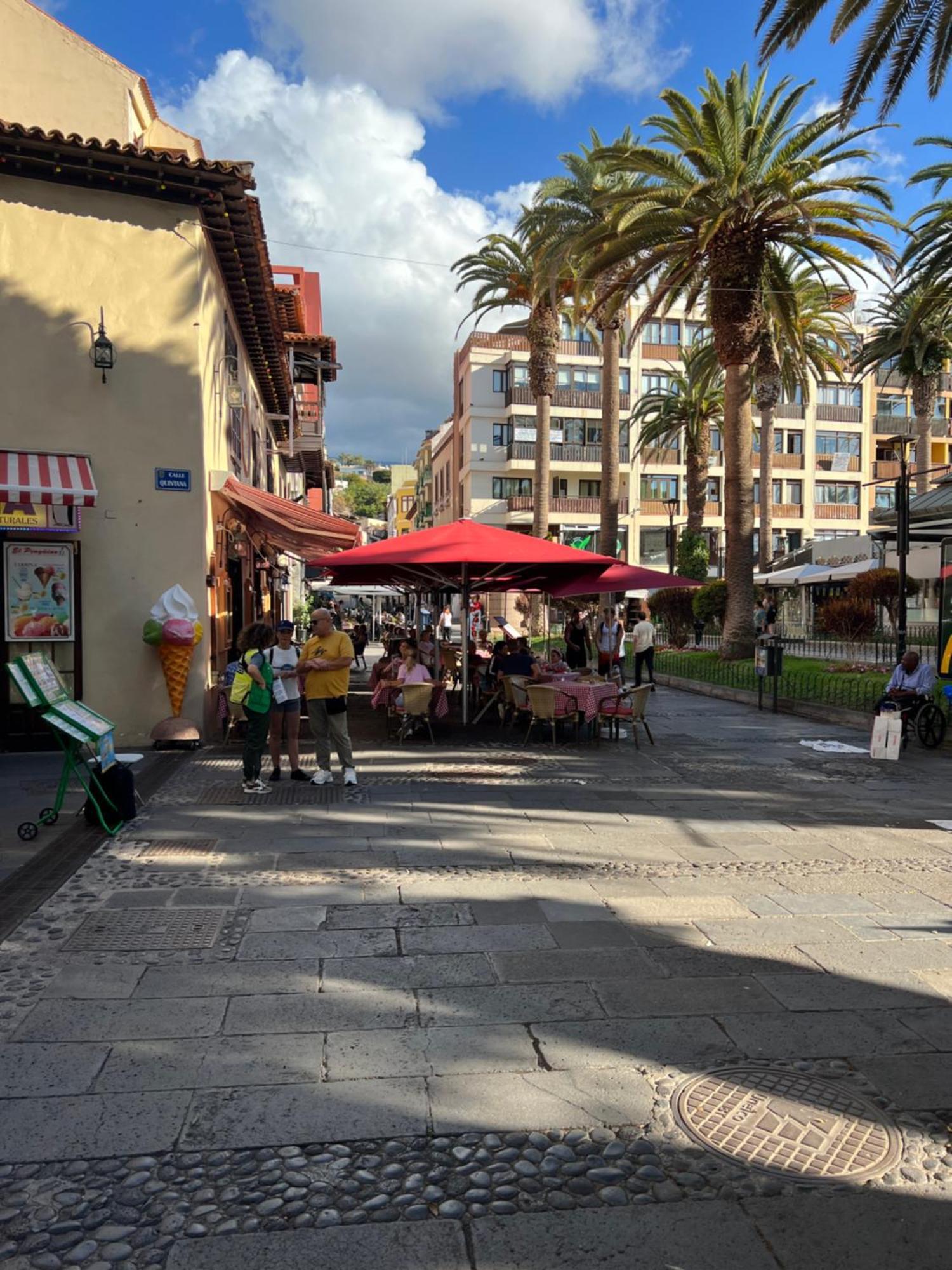 En Plaza Del Charco * Puerto de la Cruz (Tenerife)