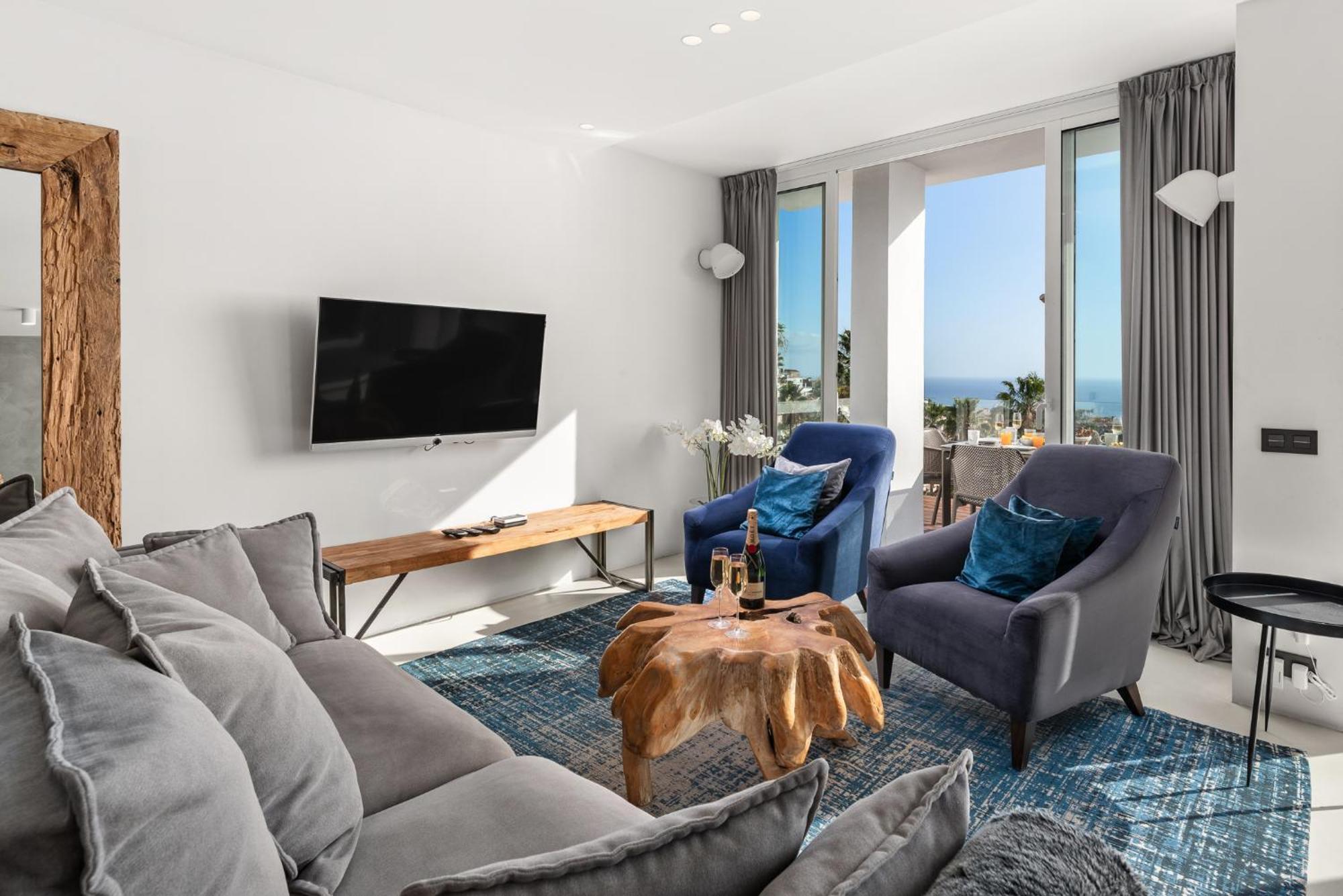 Villa Karat Blue