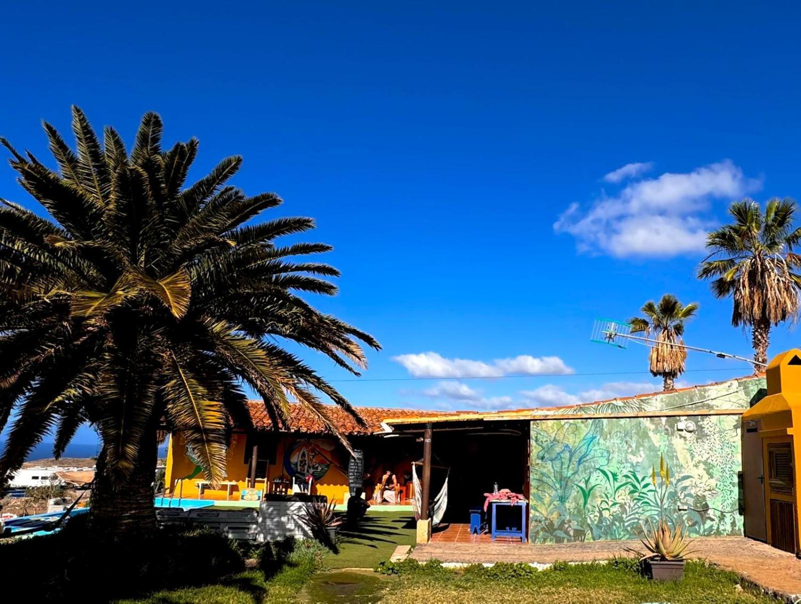 Adeje - Twinfin & Surf Yoga Camp Callao Salvaje