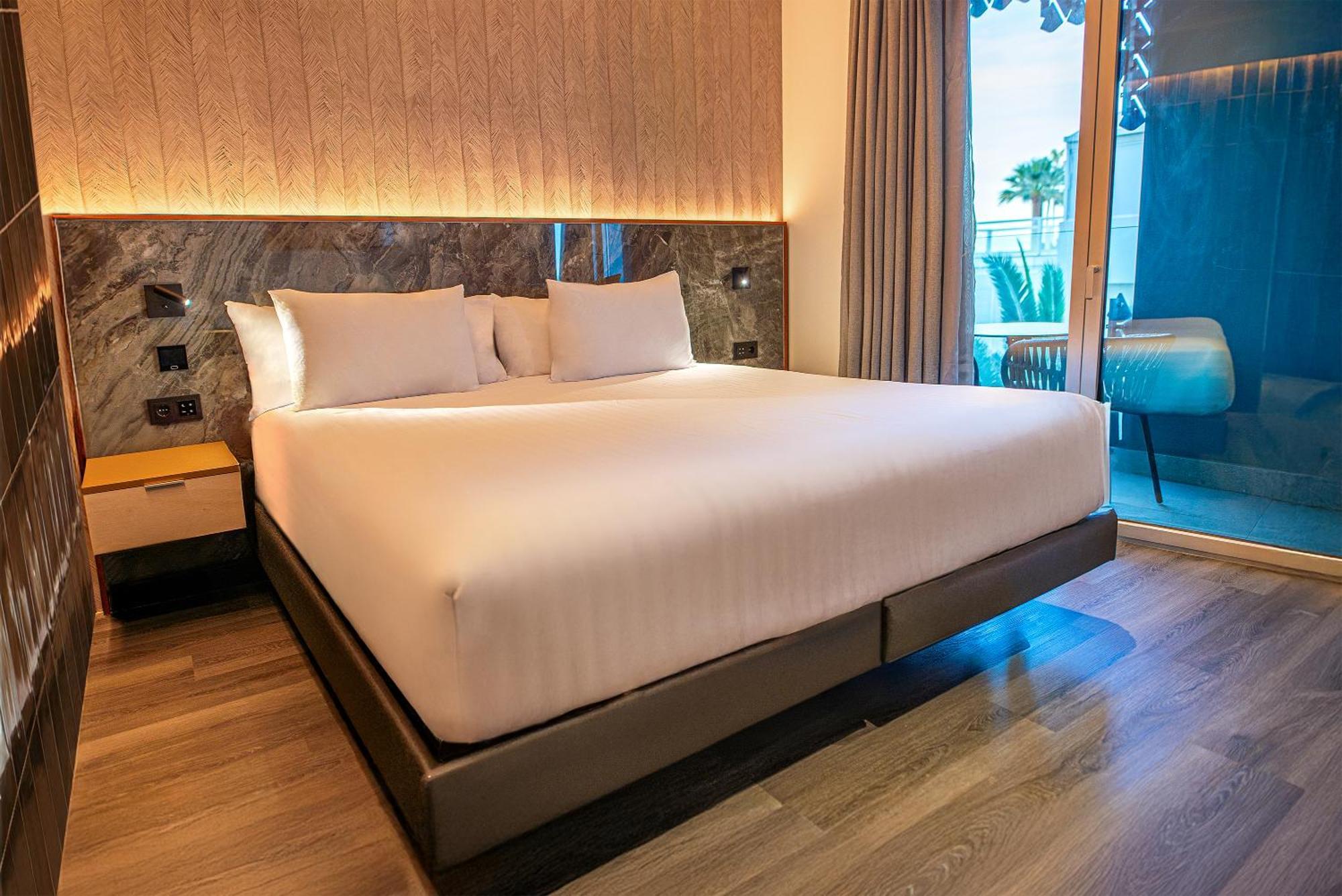 Silken Saaj Maar - Adults Only 4*