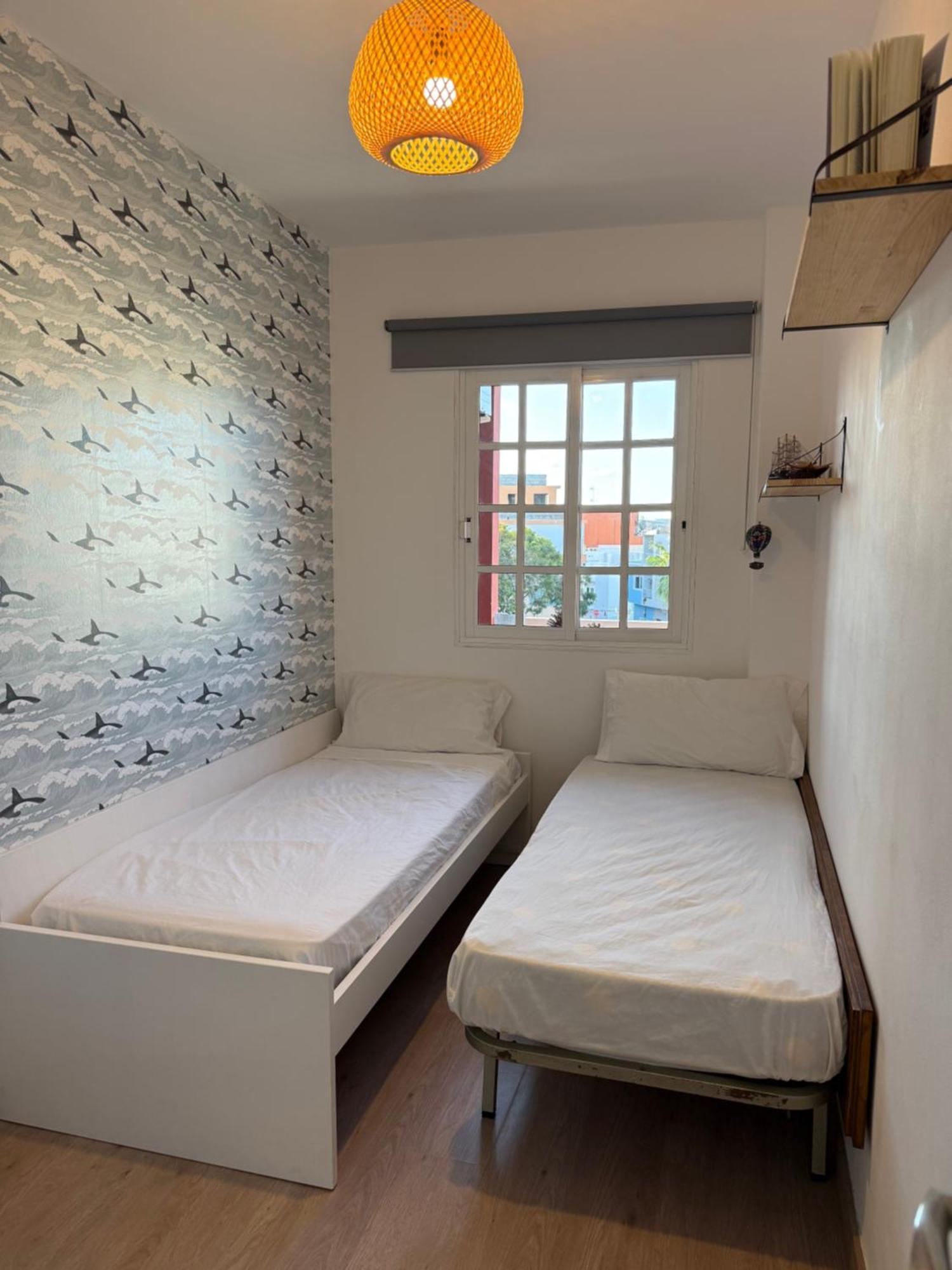 Seaside Paradise - 2 Bedroom With Ocean Views & Air Conditioning In Apartment *
