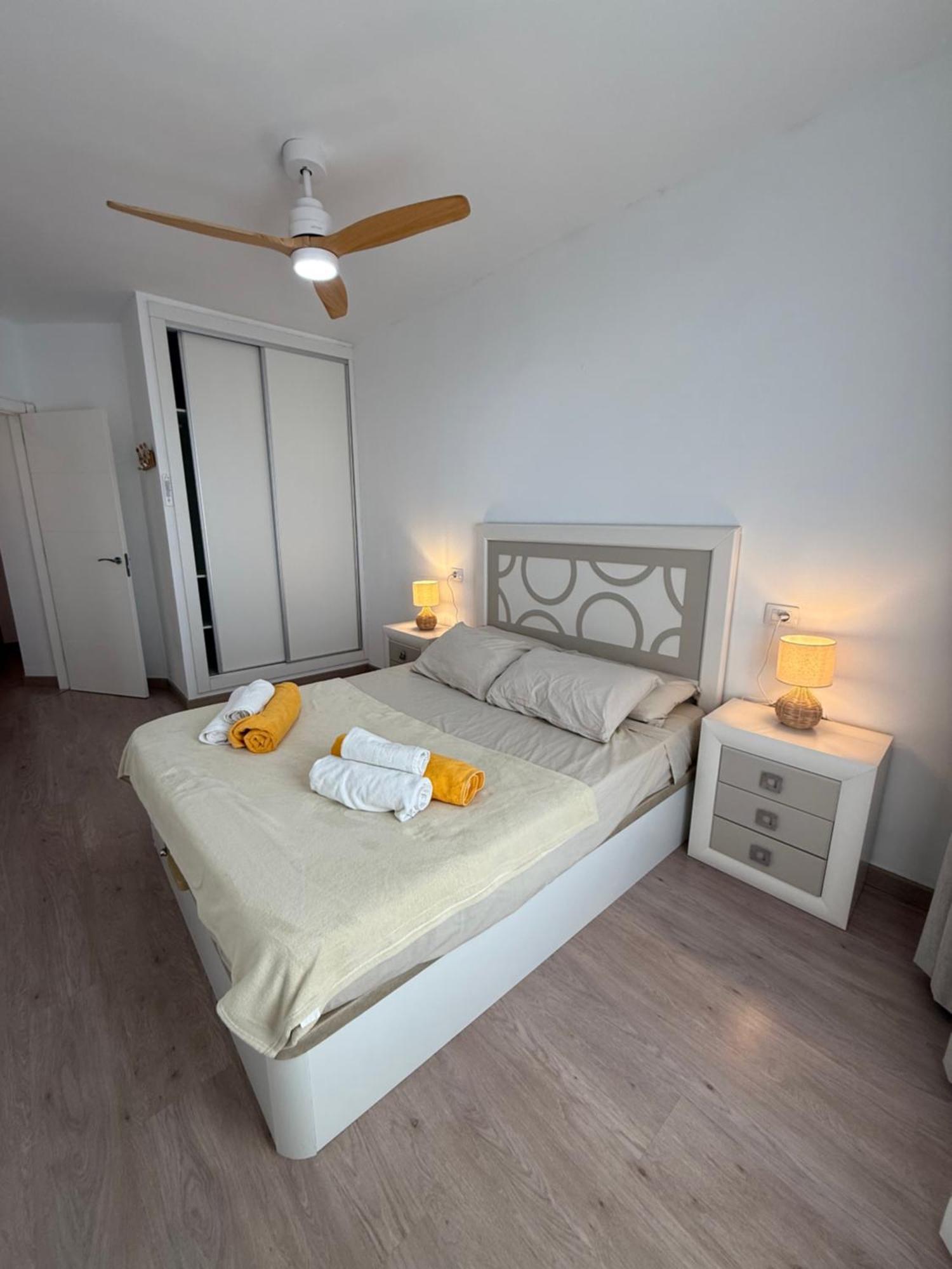 Seaside Paradise - 2 Bedroom With Ocean Views & Air Conditioning In Playa de San Juan (Tenerife)