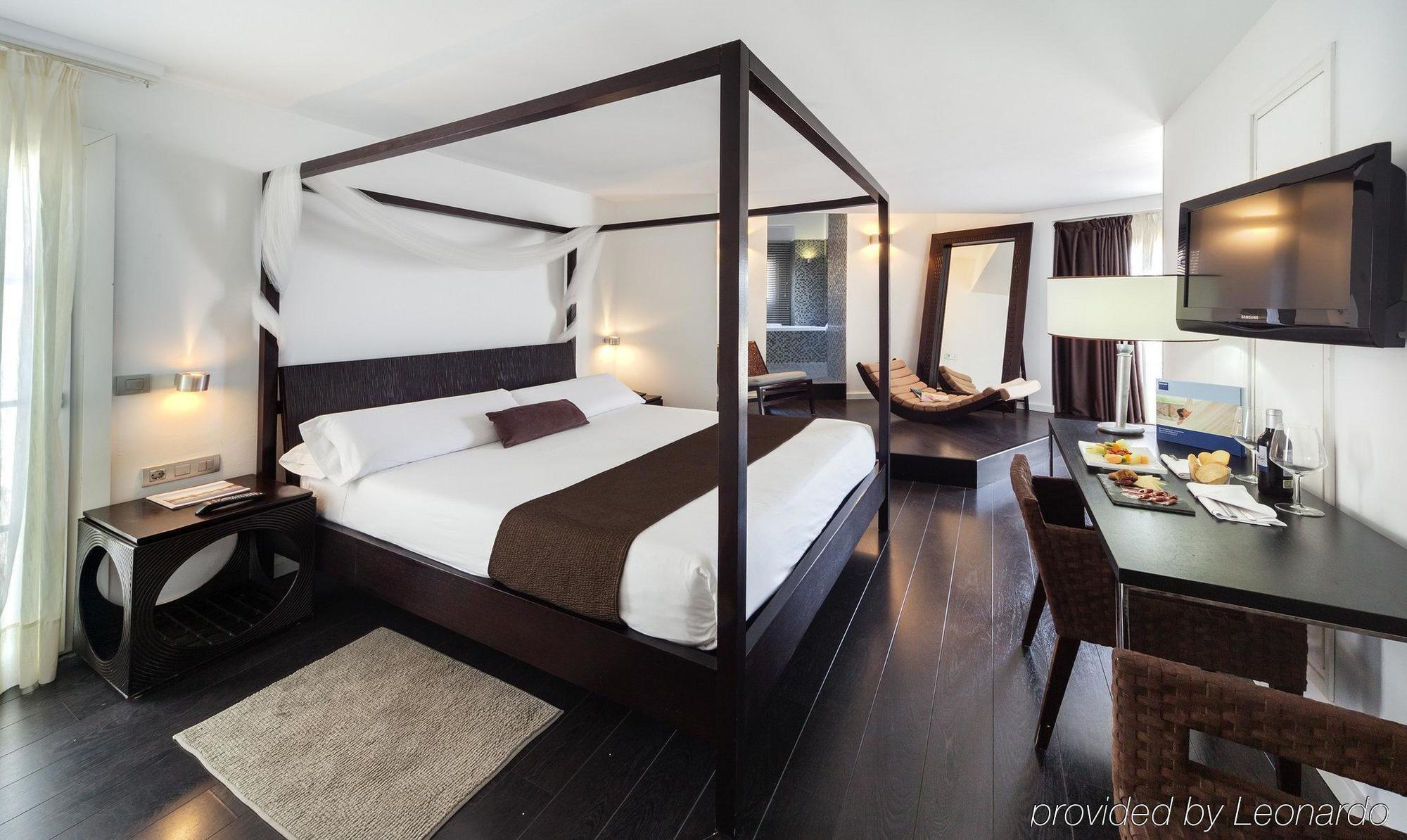 Occidental Cruz Contemporaneo 3*