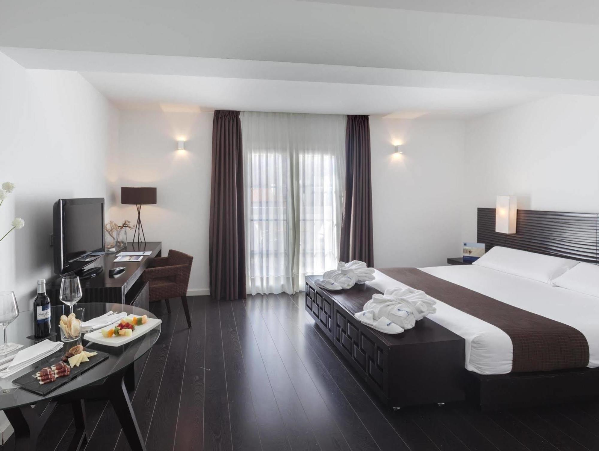 Occidental Cruz Contemporaneo 3*