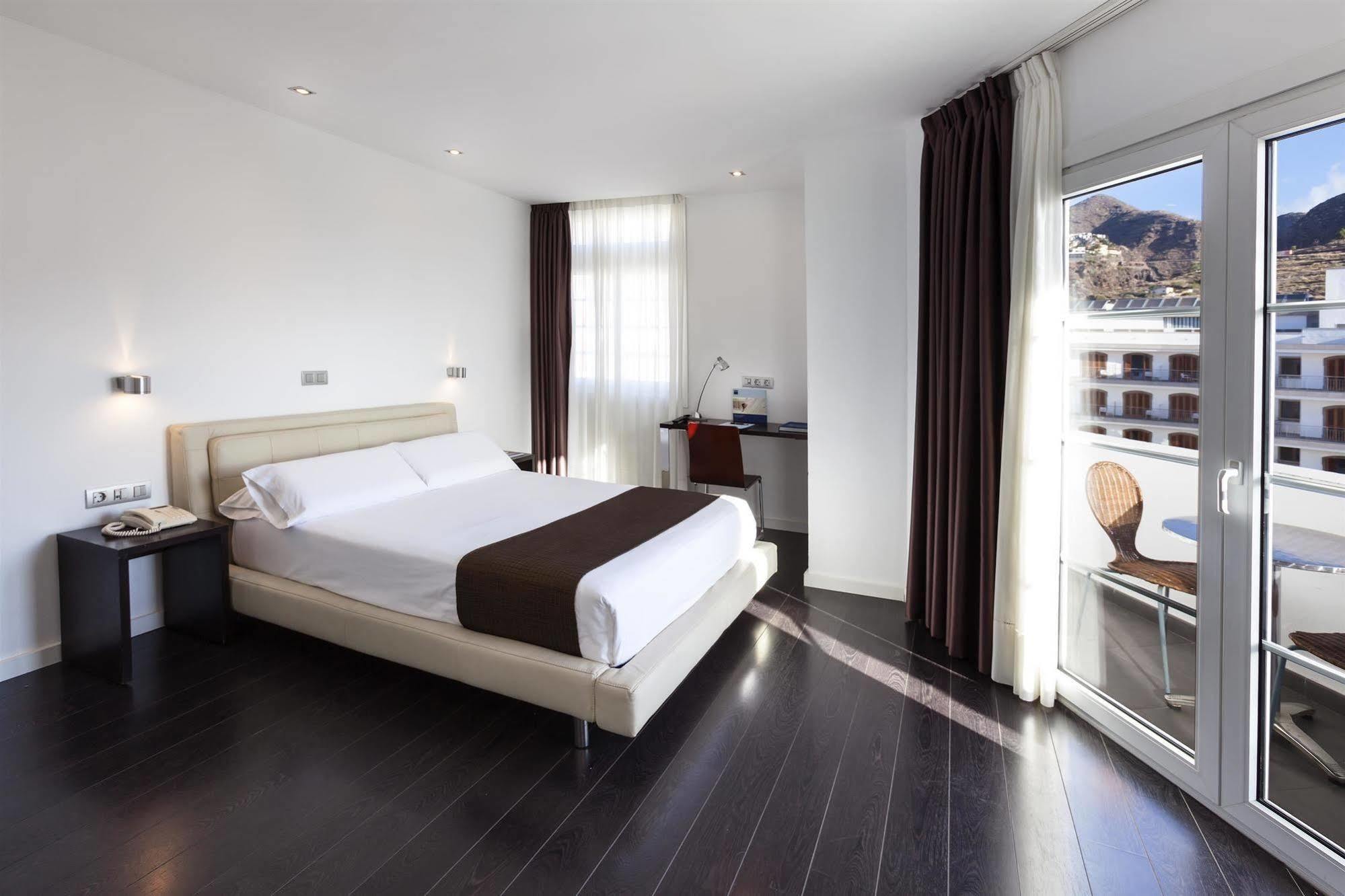 Occidental Cruz Contemporaneo Hotel 3*