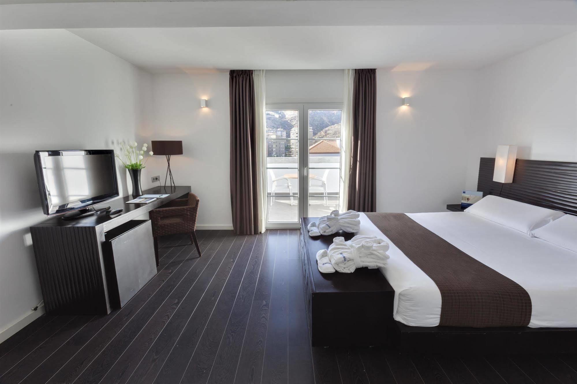 Occidental Cruz Contemporaneo Hotel