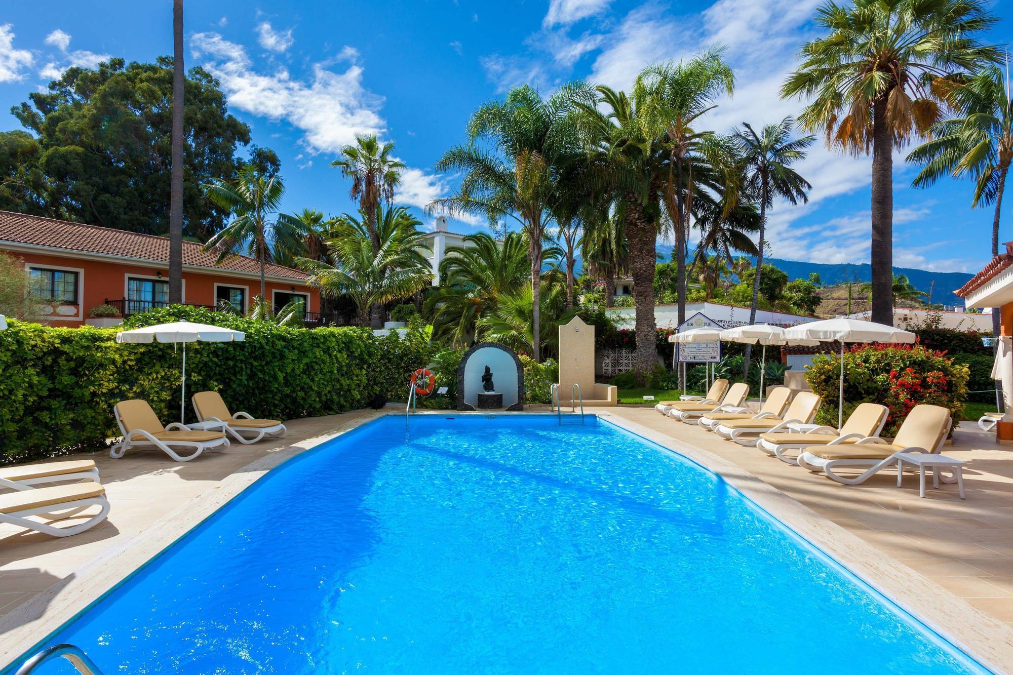 Ambassador Hotel 3*