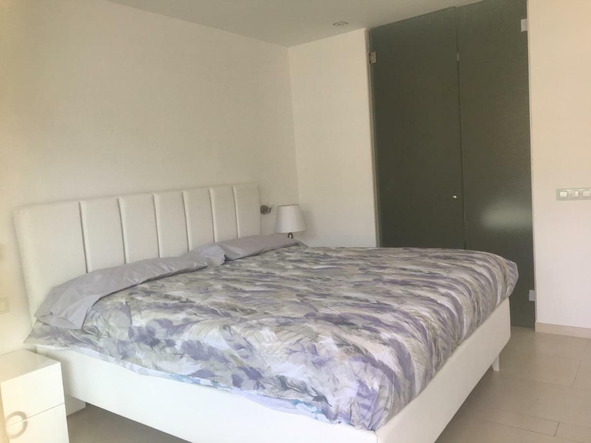The Waves, Luxurious 5*, Wifi, Olympic Pool Apartment *