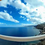 Facing The Ocean - Full Appt With 2 Double Bedroom