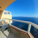 Facing The Ocean - Full Appt With 2 Double Bedroom