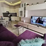 Cs Apartmentos, Large Terrace, Wifi!