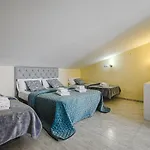 Red Large Family Apartment, Three Floors, 10 Guests