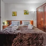 Bungalow -2 Minute From The Beach.