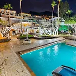 LIBERTY COTTAGE Suite CLOSE POOL
