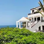 Apartment With Beautiful Ocean View