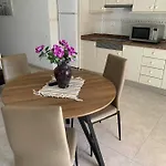 Comodoro, situado en frente del mar