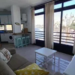 Frente a Playa de El Médano, uno
