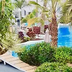 Amazing Beachfront, Pool And Terrace