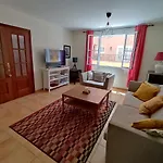 Cheerful 3 Bedroom Town House With Garage