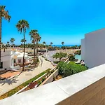 Apart Luxury Apartment In Island Village.