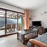 Tropical Piso Ana Con Palmera