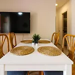Bonito apartamento de diseño 2 dormitorios, 2 baños con terraza en Winter Gardens