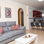 Apto Isa: Amplio Y Acogedor Apto De 75M Con Terraza, Aire Acondicionado Y Parking Gratuito