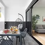 Sunnyland Santa Cruz Loft Parking