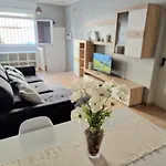 Spacious Chalet Next To The Sea - Airport