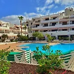 Comfy Home With Large Terrace Five Minutes From Ocean